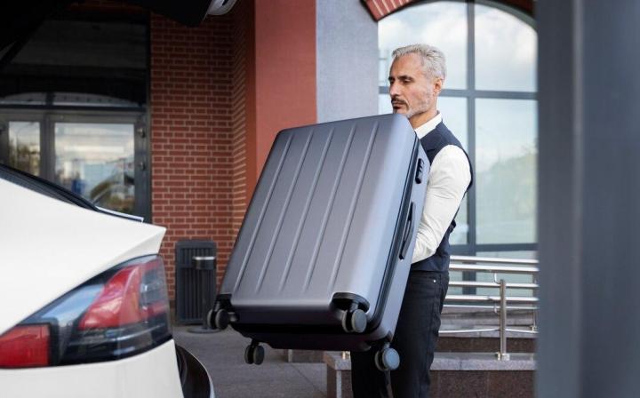 Explorez le luxe du voyage avec notre service de VTC exclusif àl'aéroport de Saint-Ouen-l'Aumône.